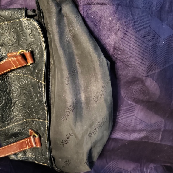 Bag: Authentic Fossil Tooled Embossed Leather Shoulder Bag - Picture 6 of 9